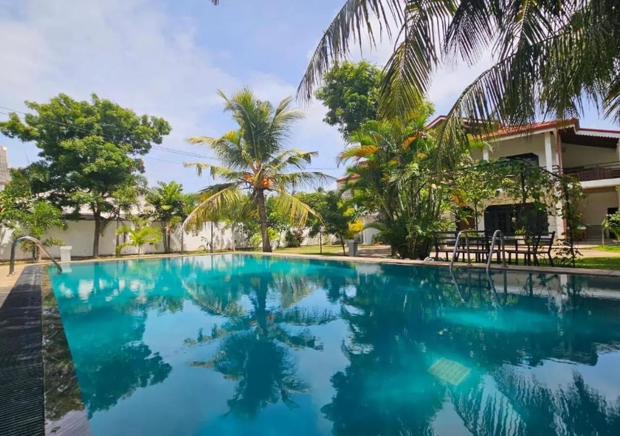 Green Village Negombo 0*,